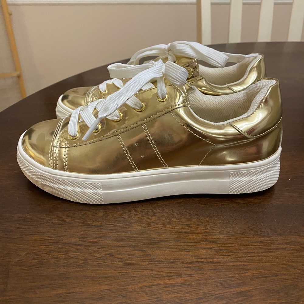 Kidpik Shoes Size 2